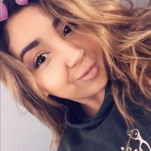 Meet your Posher, Celese